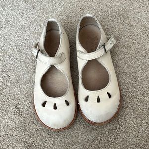 Young Soles Cream Mary Janes 27 / 10